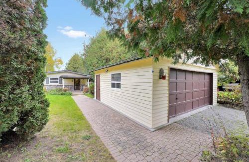 Kirkfield House | Rustic cottage on Canal Lake