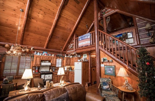 Hayward Cabin | Rustic, Cozy, Northwoods Cabin steps away from Round Lake on Richardson Bay!