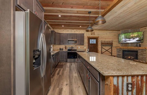Gatlinburg - Pigeon Forge Apartment | Rustic Dreamscapes in Gatlinburg