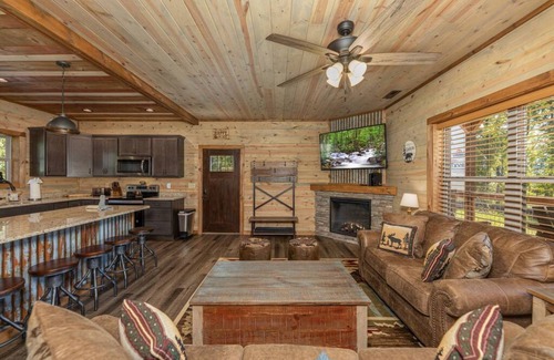 Gatlinburg - Pigeon Forge Apartment | Rustic Dreamscapes in Gatlinburg