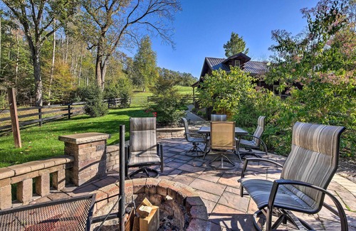 Dundee Cottage | Rustic Dundee Log Cabin w/Hot Tub & Forest Views!