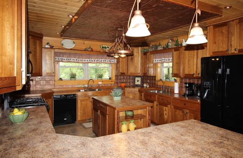 Nashville Cabin | Rustic Elegance Lodge - Picturesque 6 bedroom cabin, Hot Tub, Pool Table