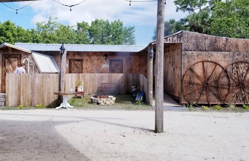 Fort Pierce Villa | Rustic Farmhouse Beauty Nestled on a Piece of God's Country