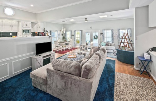 Luray Other | Rustic Farmhouse with Pool/hot tub/fire pits/6.5 acres Mountain Views