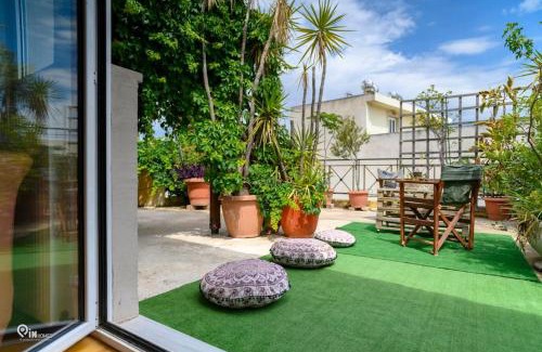 Aigaleo Apartment | Rustic House With Roof Garden