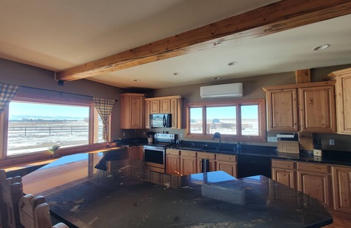 Riverton Cabin | Rustic Knotty Pine Lodge with views!