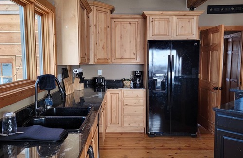 Riverton Cabin | Rustic Knotty Pine Lodge with views!