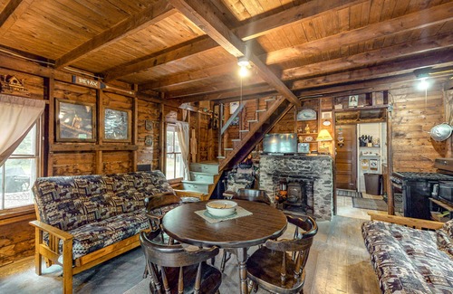 Vassalboro Cabin | Rustic, lakefront fishing cabin on Webber Pond with sunset views - 2 dogs OK