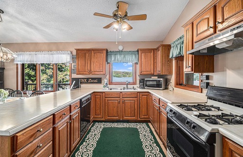 Bellaire House | Rustic lakefront home with large balcony, wood fireplace, grill, & washer/dryer