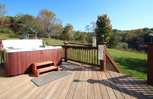 Logan Cabin | Rustic Lakefront Lodge in Hocking Hills