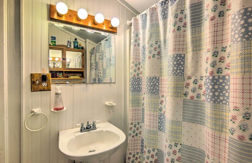Linville Falls Cottage | Rustic Linville Falls Cottage w/Fire Pit!