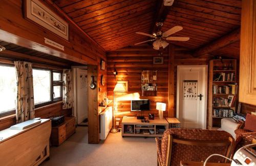 Bronaber House | Rustic Log cabin in Snowdonia By Seren Short Stays
