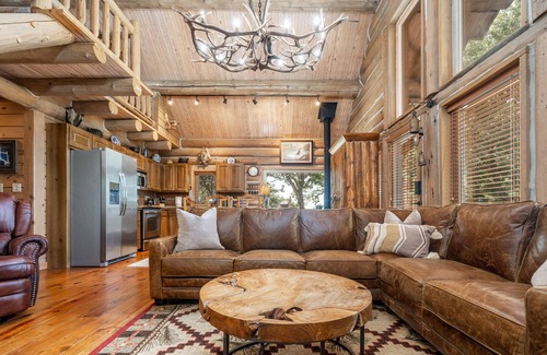 Bixby Cabin | Rustic Log Cabin on 160 Gated Acres! Just 30 minutes from Tulsa!