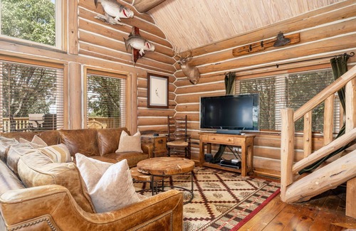 Bixby Cabin | Rustic Log Cabin on 160 Gated Acres! Just 30 minutes from Tulsa!