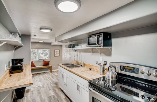 Evergreen House | Rustic Modern 3 bedroom 2.5 Mountain Escape