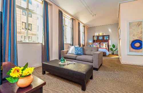 Downtown Johannesburg Apartment | Rustic Oasis at Mapungubwe 4 Star Hotel, Johannesburg