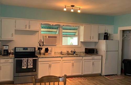 Norfolk House | Rustic Ocean View Beach House - BEST Location in Ocean View! 2 bed/1 bath House
