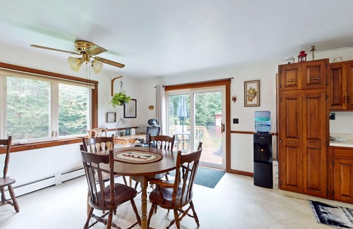 Easton House | Rustic, peaceful dog friendly home with nature all around