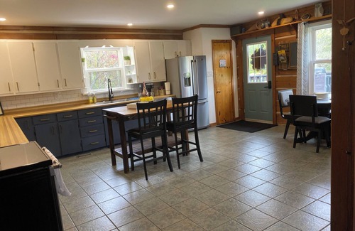 Coe Hill Cottage | Rustic Pet Friendly 4 Bedroom Open Concept Cottage with Hot Tub