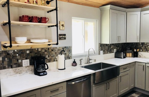 Three Rivers House | Rustic ranch house centrally located half mile from town with spa