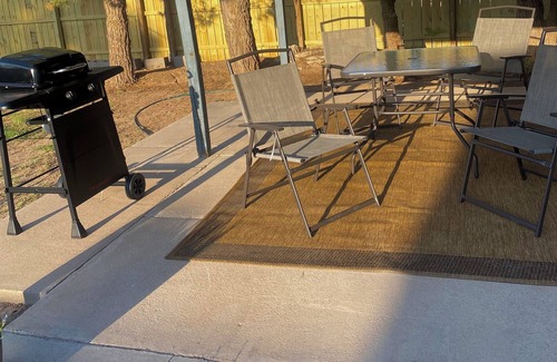 Carlsbad House | Rustic Retreat 2BR Getaway: Modern Comfort, Wi-Fi & More