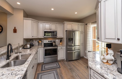 McHenry House | Rustic Retreat: Lake Area, Ski Area, Fireplace, Hot Tub, A/C!