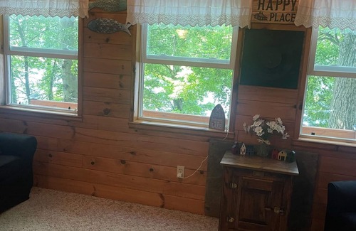 Deer River Cabin | *RUSTIC RETREAT* Peaceful, cozy cabin, with beautiful lake views