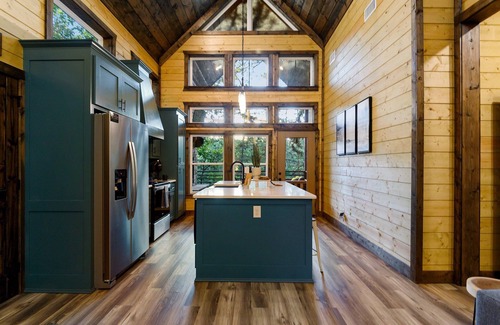 Broken Bow Cabin | Rustic Romance Retreat-Spa-Swing Chairs-EV Charger