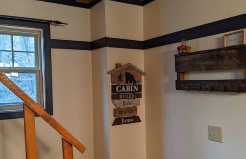 Taswell House | Rustic & Secluded 2 BR "Castle" Cabin In The Woods