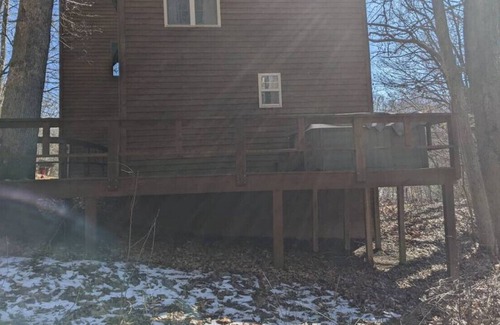 Taswell House | Rustic & Secluded 2 BR "Castle" Cabin In The Woods