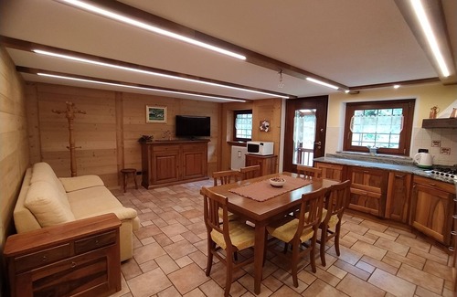 Arvier Apartment | Rustico with large green area, potholes of the giants, paths and Alta via n. 2