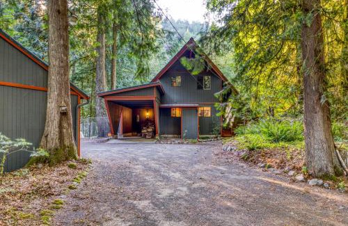 Rhododendron House | Rustling Waters Getaway