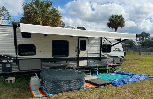 Clewiston House | “RV Country Living” Glamping