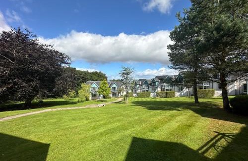 Auchterarder House | Ryder Cup Lodge Duchally - Free access to Leisure Club Swimming Pool Hot Tub Steam Room - Starlink Satellite Internet - Sky Glass Now DOG FRIENDLY for 2025