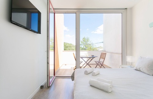 Peneco Beach House | São Rafael Bedroom at Casa Amarela Guesthouse