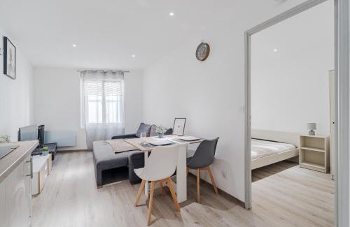 Chatellerault Apartment | Séjour Confort - Proche Gare & Centre - Futuroscope 1