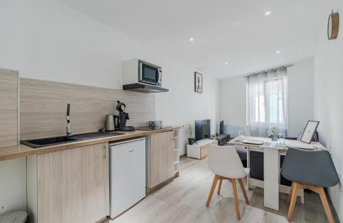 Chatellerault Apartment | Séjour Confort - Proche Gare & Centre - Futuroscope 1