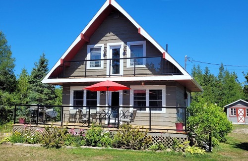 Northern Bruce Peninsula House | síocháin ("Peace" in Gaelic) Waterfront Chalet