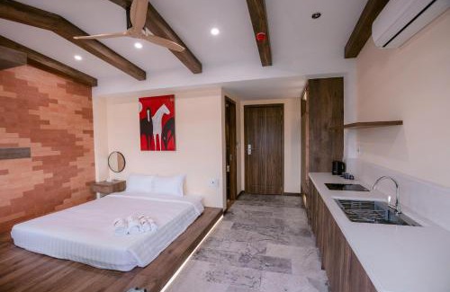 Huong Thuy Hotel | S Gallery Apartment