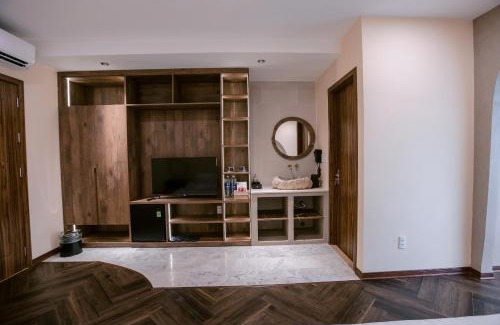 Huong Thuy Hotel | S Gallery Apartment