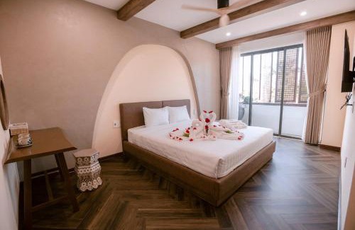 Huong Thuy Hotel | S Gallery Apartment