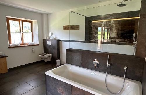 Fischhausen Bed & Breakfast | s´Quartier am Schliersee