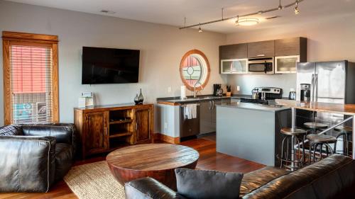 Waves Apartment | S-Turns - 3-Bedroom, 3-Bathroom Suite at REAL Watersports