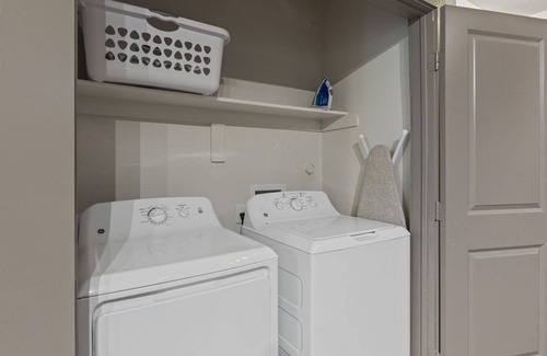 Forest Crest Apartment | SA213 - Ginger's Hill Country's Luxury 1BD Pad