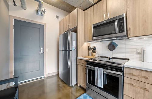 Warehouse District Apartment | Sable 603 - Alcove