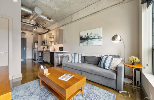 Warehouse District Apartment | Sable 603 - Alcove