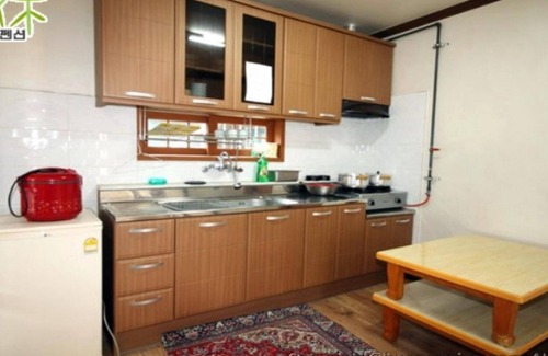 Sacheon House | Sacheon Baegunimeomuneungot Pension