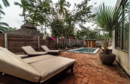 Saladita Apartment | Sacred Surf Retreat - Ice Bath, Yoga, Pool, Temple