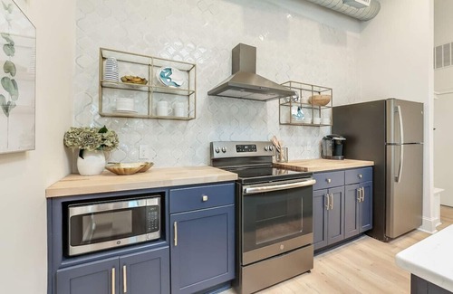 Shelbyville Apartment | Saddlebred Suites 6 bed, 6 ba