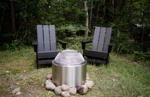 North Woodstock RV Rental | Safari Tent Site 9 | 1 Queen Bed & 1 Bunk Bed | Pond View